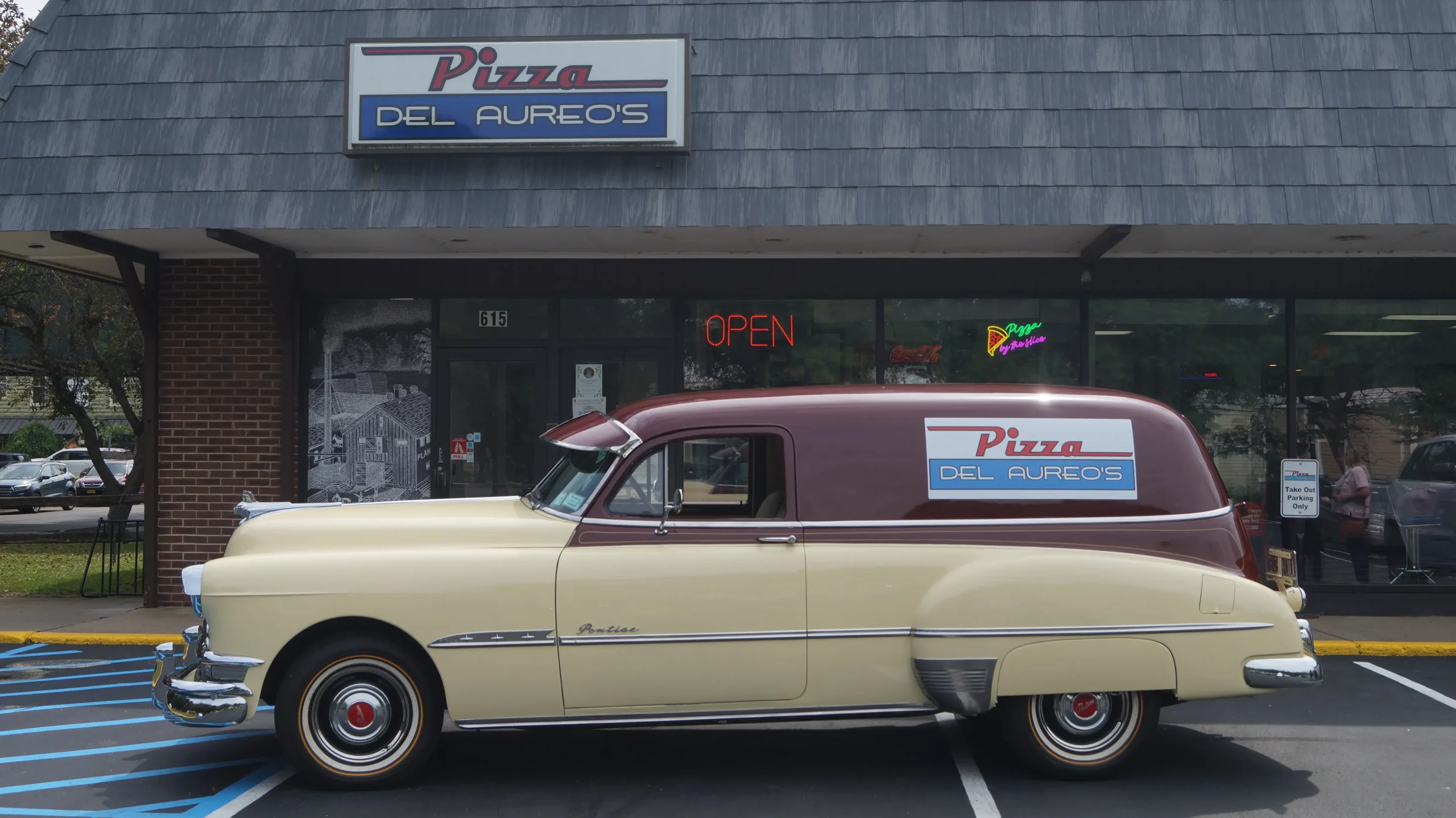 PIZZA DELAUREO'S -NEW PHOTO FOR WEBSITE PIZZA DELAUREO'S -NEW PHOTO FOR WEBSITE